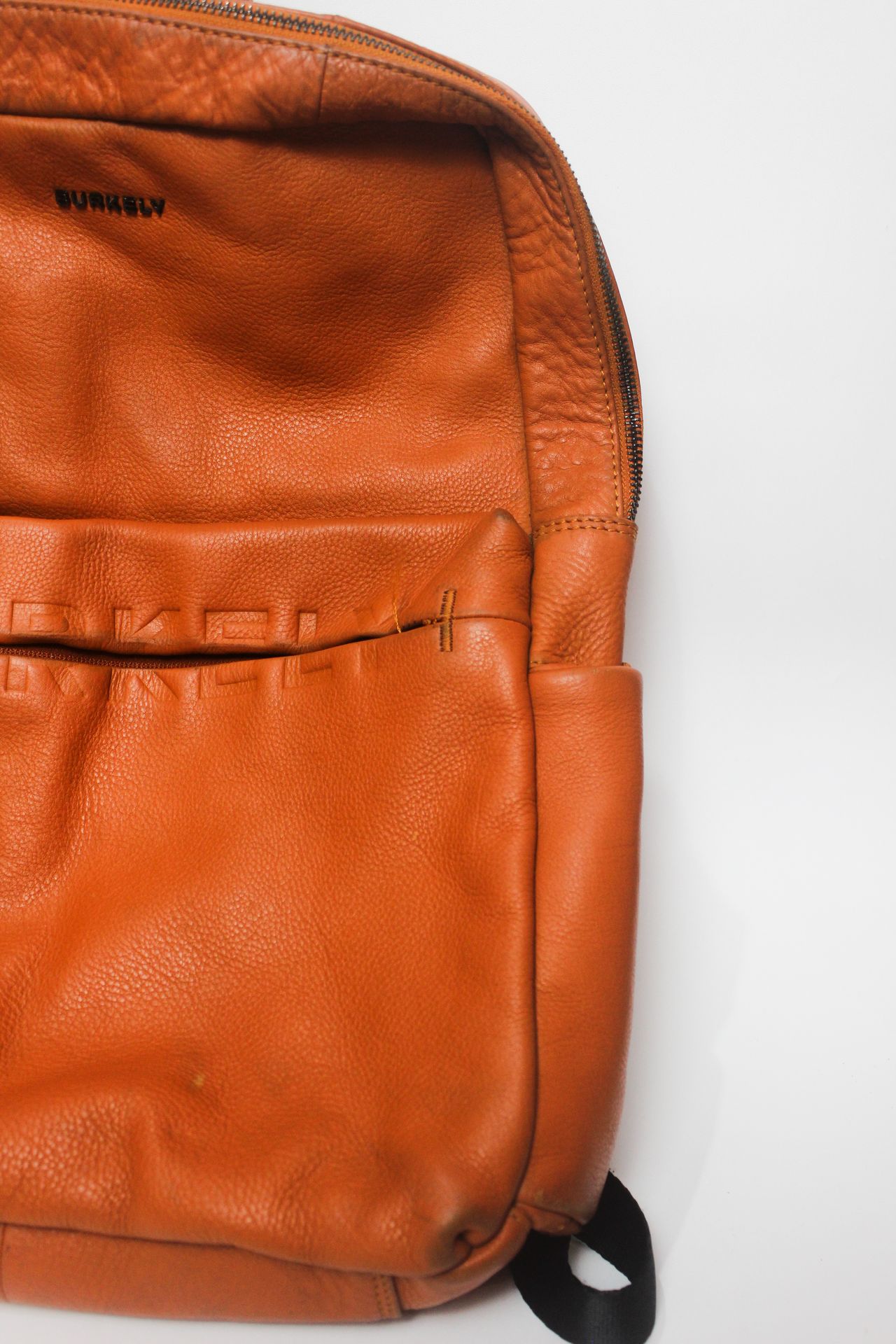 SiBersih Bag Spa membersihkan seluruh sisi pada tas